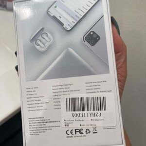 White Wireless Earbuds